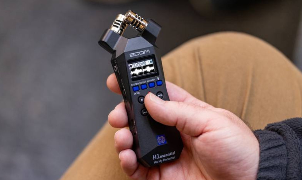 Zoom H1essential (H1 Essential) — цифровий аудіорекордер для запису звуку професійної якості